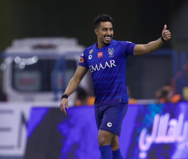 الهلال يتصدر الدوري بثلاثية في الفتح