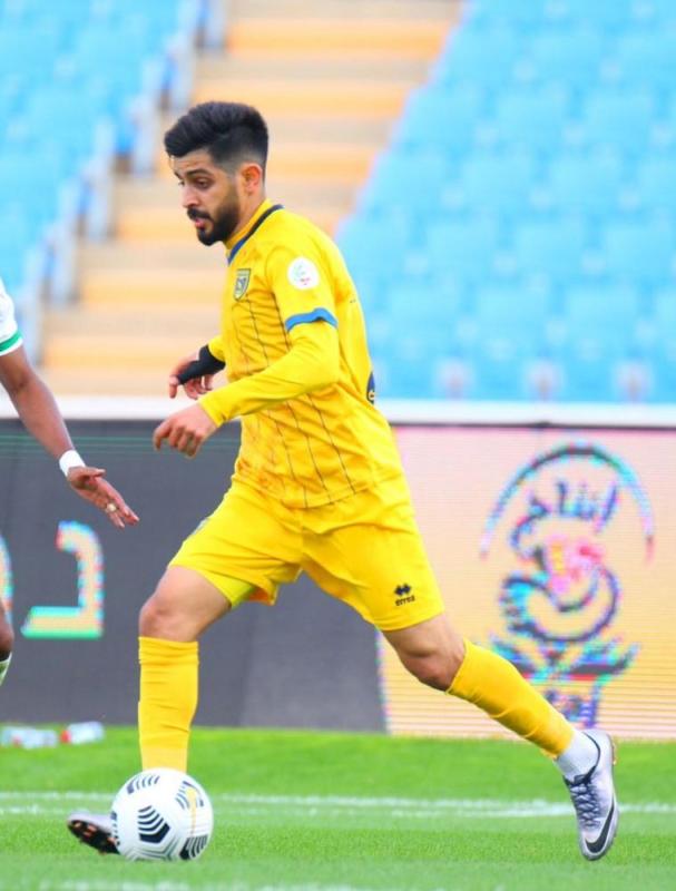 الأهلي يهدد ضمك بالبقاء في القاع