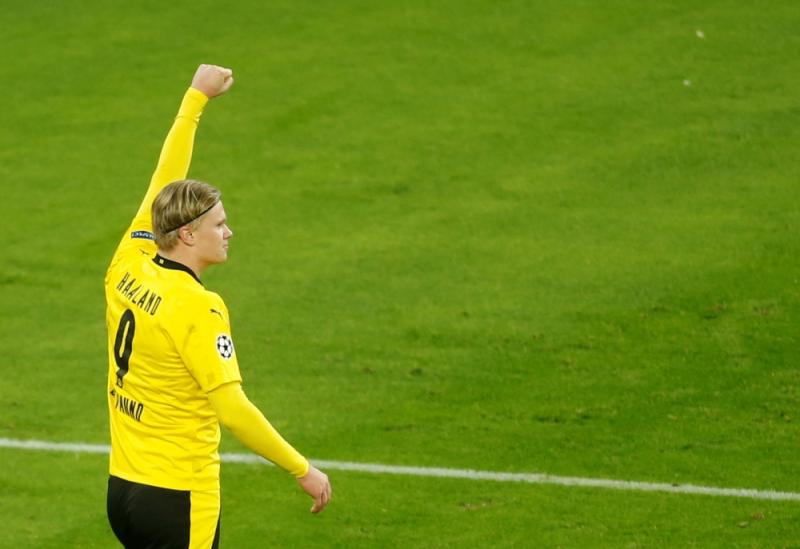 دورتموند محروم من أهداف هالاند حتى 2021
