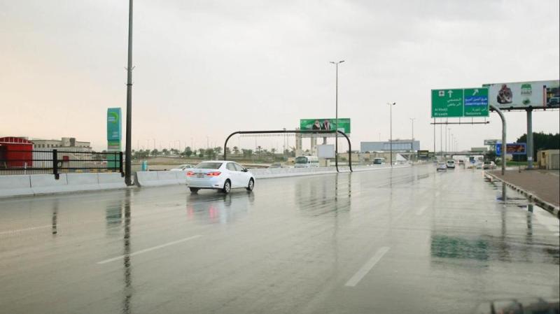 بالصور.. أمطار الخير تغسل شوارع الشرقية