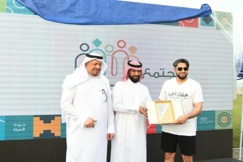 الملتقى يكرم رائد التطوع نجيب الزامل