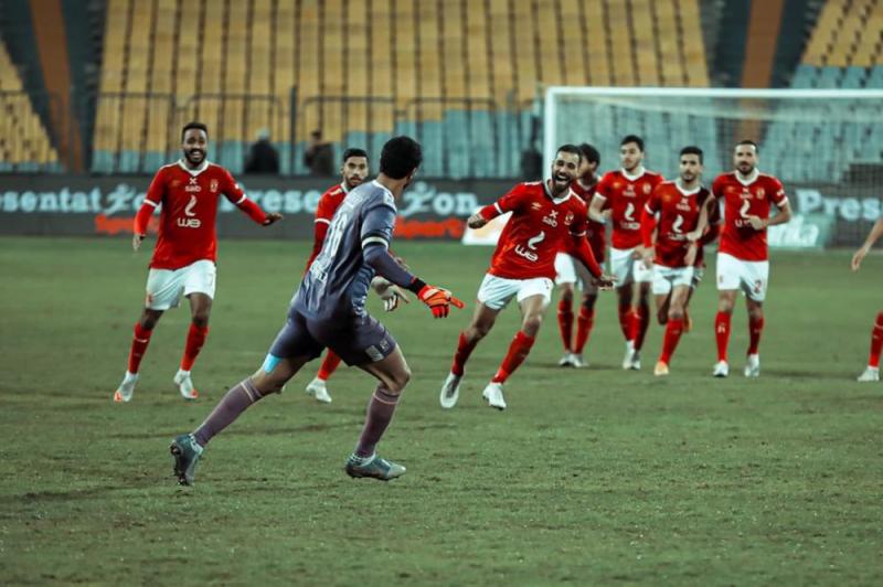 الأهلي المصري يحصد الثلاثية