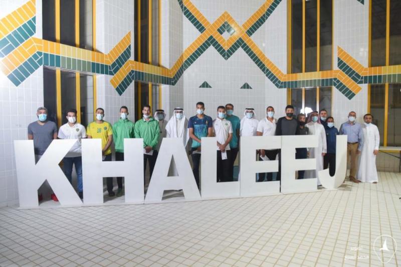 الخليج يحتفي بالمنجزين