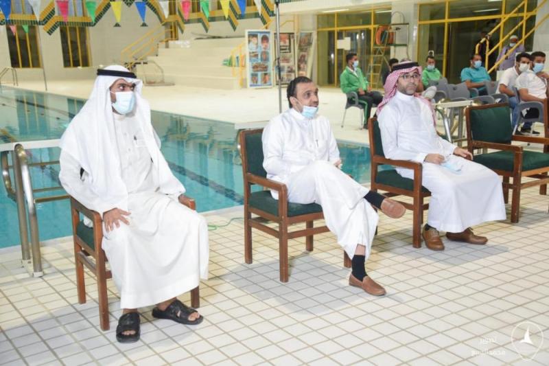 الخليج يحتفي بالمنجزين