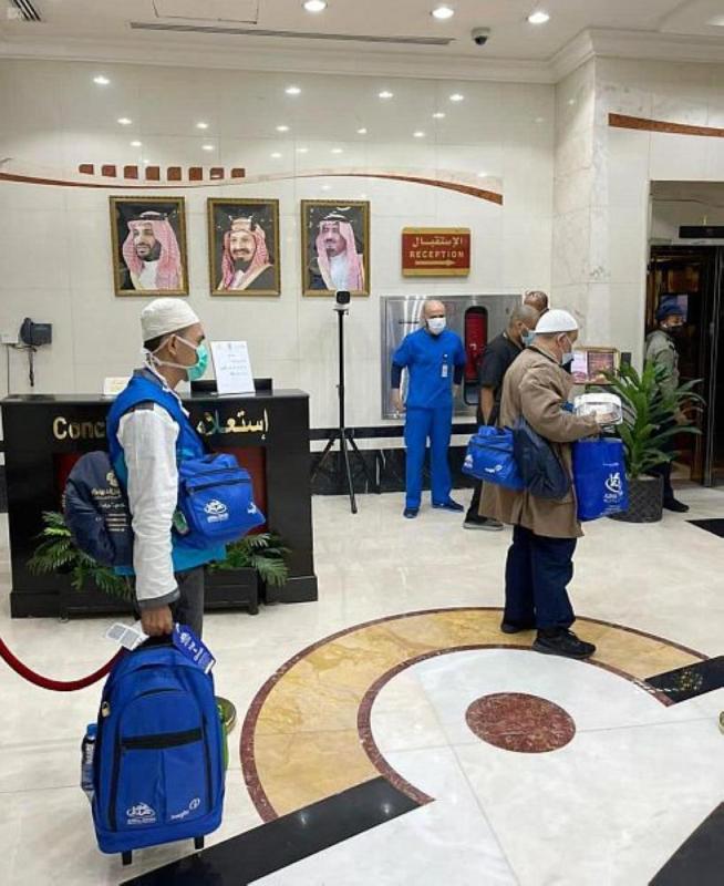 صور.. الدفعة الأولى من معتمري الخارج تصل المدينة