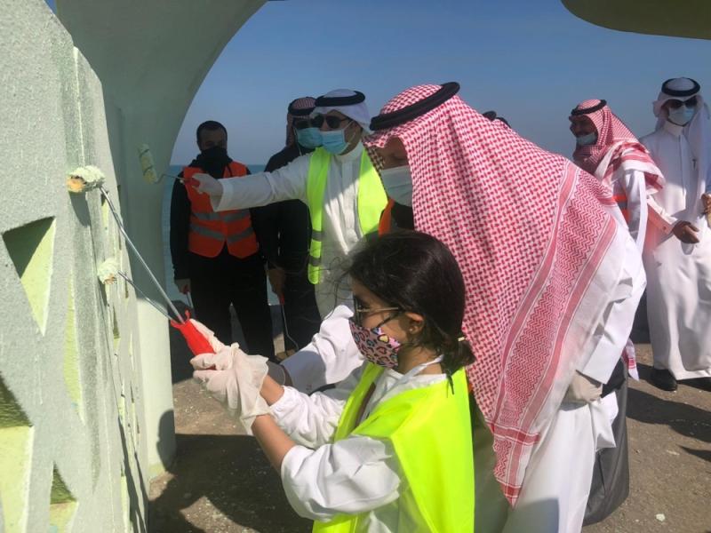 «ألوان وأشكال» تجمل واجهة الخفجي البحرية