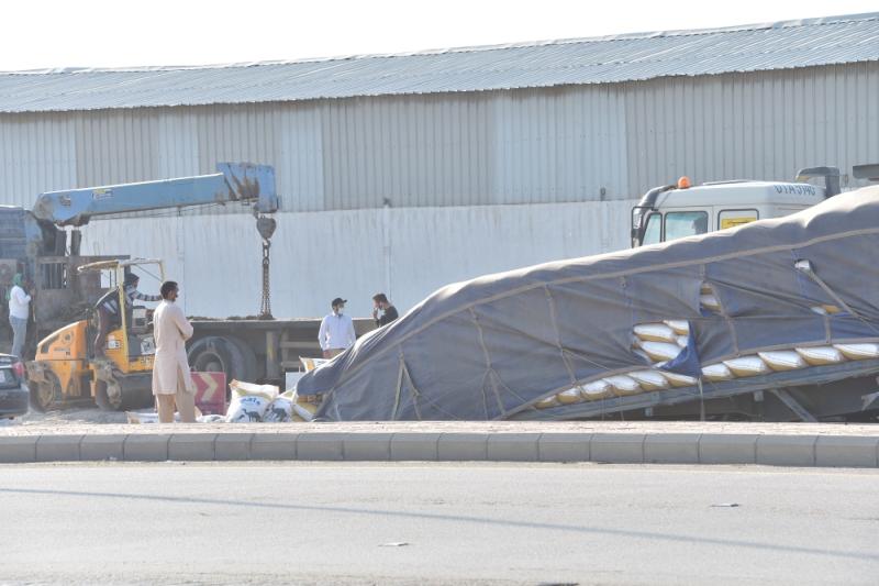 فوضى الشاحنات.. صداع مزمن بطريق «ميناء الدمام»