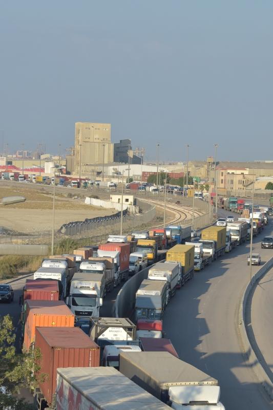 فوضى الشاحنات.. صداع مزمن بطريق «ميناء الدمام»