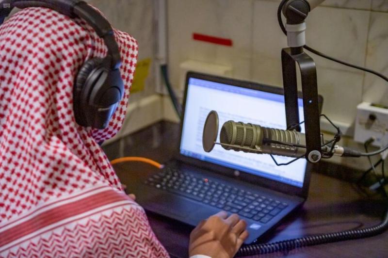 بـ ٢١ لغة .. مترجمون لمساعدة قاصدي المسجد الحرام