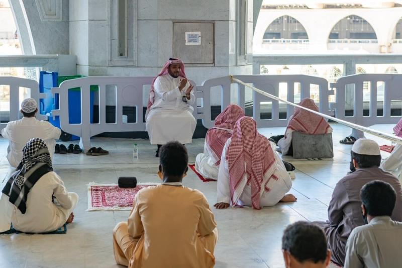 بـ21 لغة..ترجمة ميدانية بالمسجد الحرام