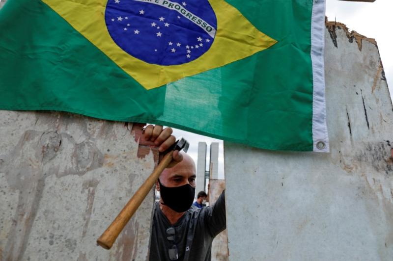 وفيات كورونا في البرازيل تتجاوز 180 ألفا