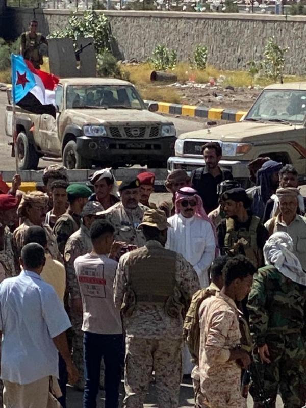بالصور.. قوات «الانتقالي» تواصل الخروج من عدن