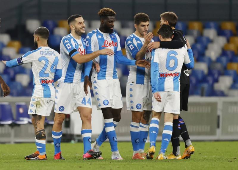 نابولي يعبر سامبدوريا بثنائية في الدوري الإيطالي