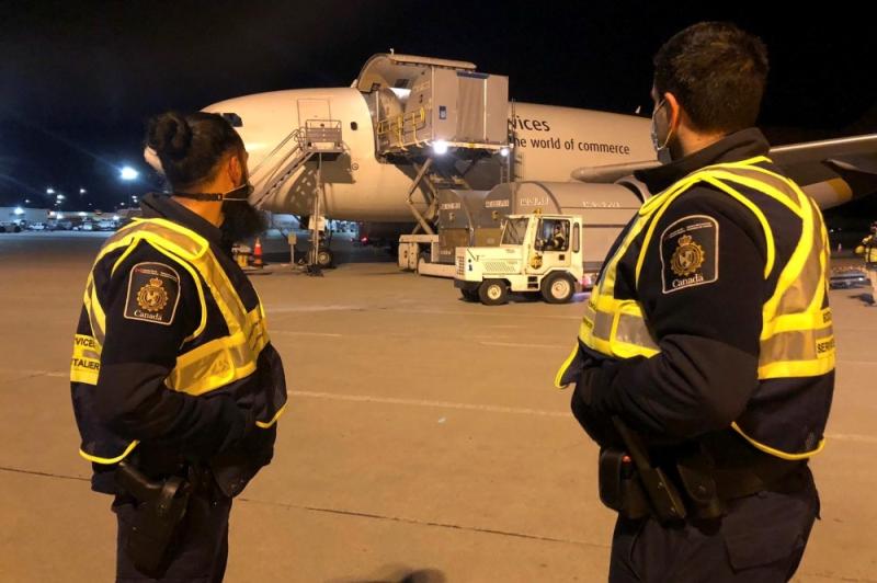 كندا تستقبل أول دفعة من لقاح «فايزر»