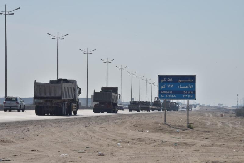 رسميا.. فتح 4 طرق أمام الشاحنات طوال اليوم