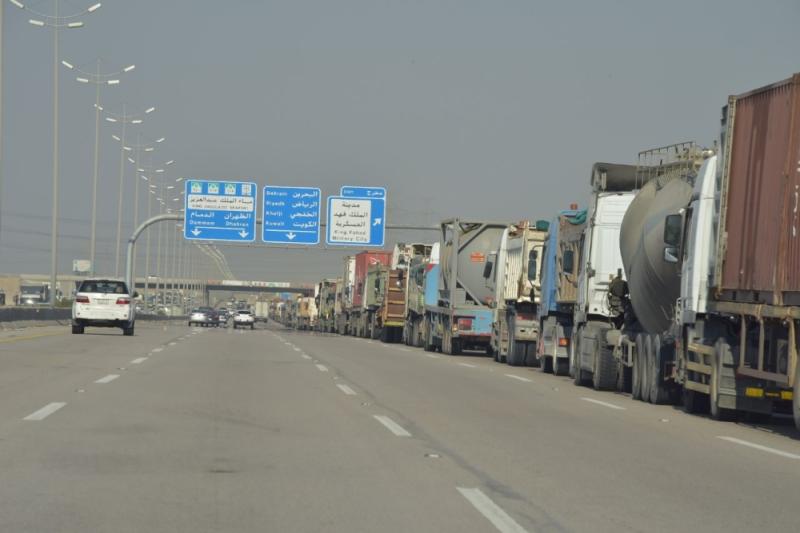 رسميا.. فتح 4 طرق أمام الشاحنات طوال اليوم