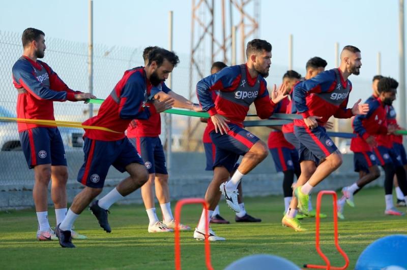 العدالة يحفز لاعبيه بالمكافآت