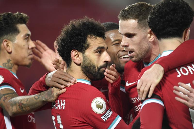 ليفربول يكسب توتنهام وينفرد بصدارة الدوري الإنجليزي