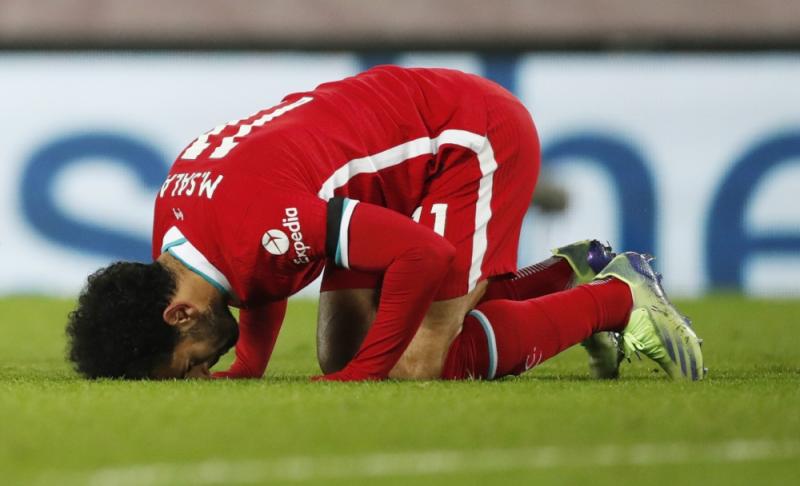 ليفربول يكسب توتنهام وينفرد بصدارة الدوري الإنجليزي