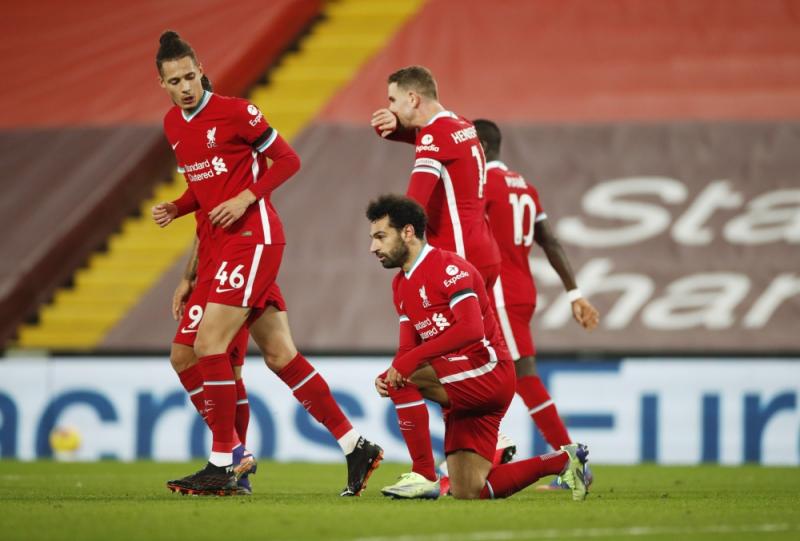 ليفربول يكسب توتنهام وينفرد بصدارة الدوري الإنجليزي