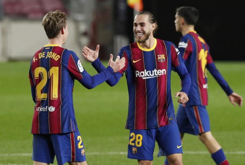 برشلونة يهزم متصدر الدوري الاسباني