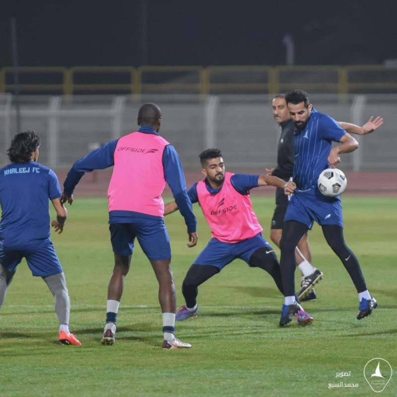 هلال يفرض جملا تكتيكية على لاعبي الخليج