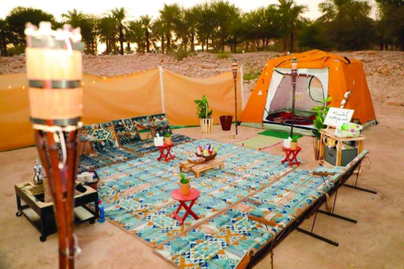 «التخييم».. عودة إلى هدوء الحياة التقليدية