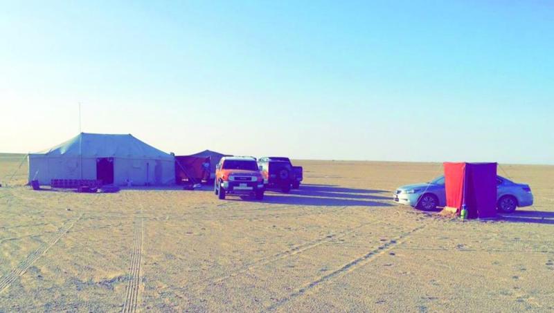 «التخييم».. عودة إلى هدوء الحياة التقليدية