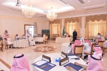 محافظ القطيف لـ«المحلي»: تابعوا المشروعات التنموية ميدانيا