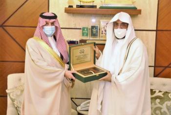 أمير الشرقية يطلع على رسالة «مسؤولية الدعاة تجاه العمل التطوعي في المملكة»