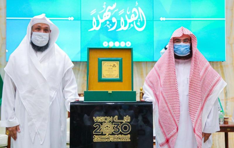 «اللغة العربية» في رحاب الحرمين الشريفين