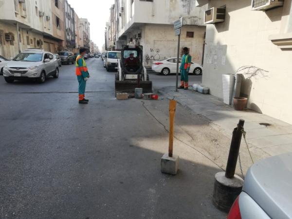 الخبر.. تشكيل فريق لإزالة الحواجز العشوائية