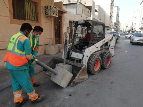 الخبر.. تشكيل فريق لإزالة الحواجز العشوائية