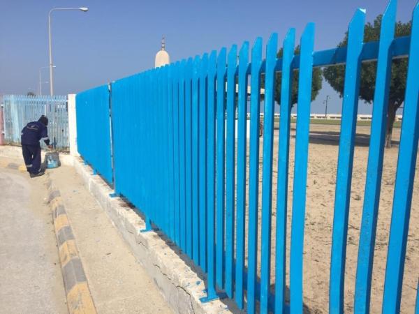 دهان أسوار الواجهة البحرية بالجبيل
