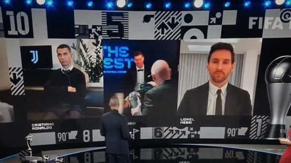 ليفاندوفسكي: لا أحد يتفوق على ميسي ورونالدو