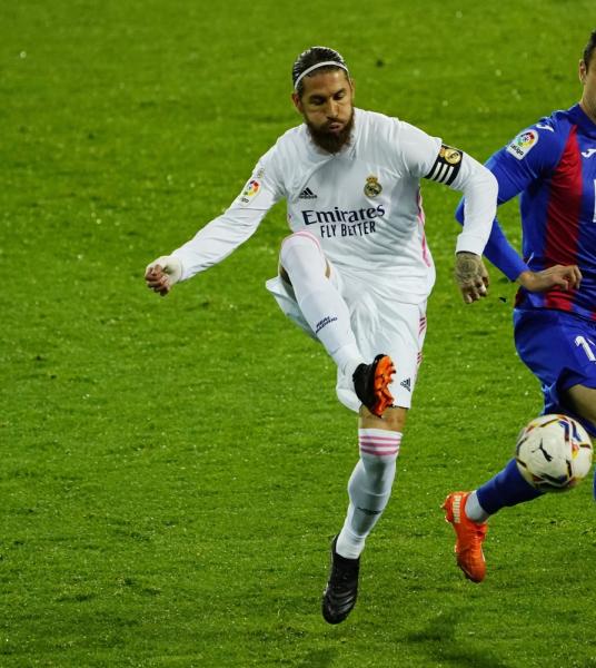 ريال مدريد يسعى لضم غرناطة إلى قائمة ضحاياه