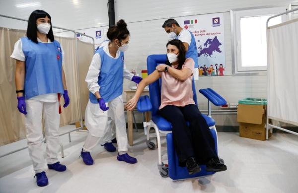 إيطاليا تبدأ حملة التطعيم للوقاية ضد «كورونا»