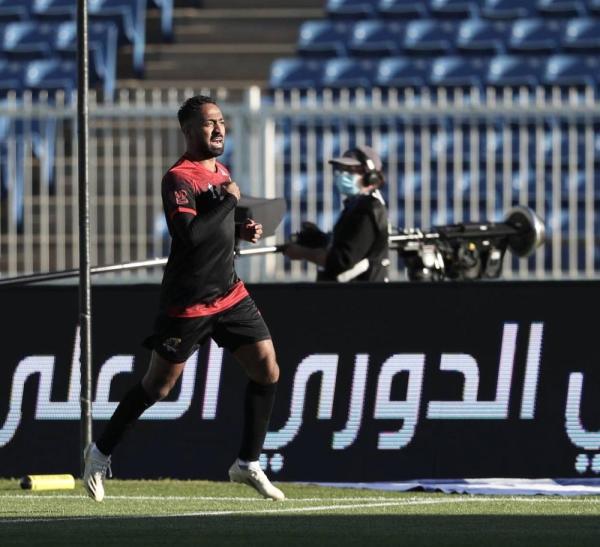 الوحدة والعين يتخطيان أبها والتعاون