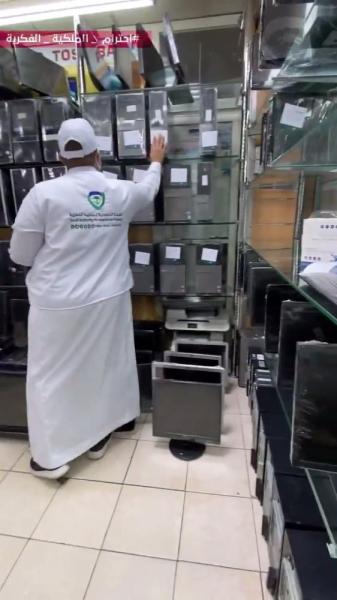 ضبط أجهزة حاسب آلي تنتهك الملكية الفكرية 