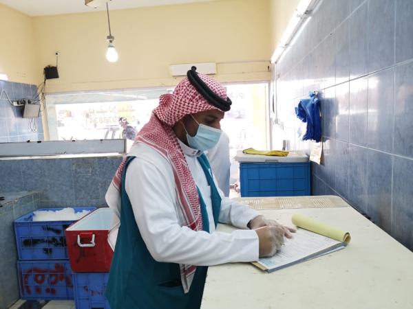إغلاق 5 منشآت مخالفة في النعيرية