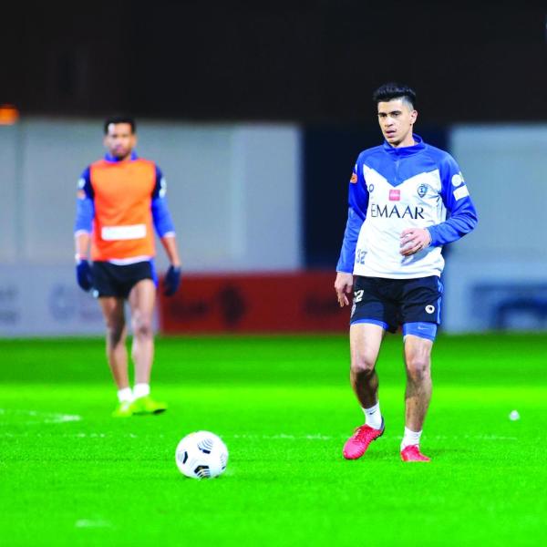 المفرج وحيد في دفاع الهلال!!