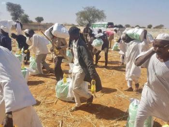 107 أطنان غذاء في السنوط بالسودان