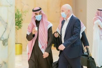 وزير الرياضة يستقبل رئيس "فيفا"