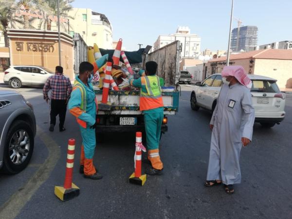إزالة الحواجز العشوائية بشوارع الخبر