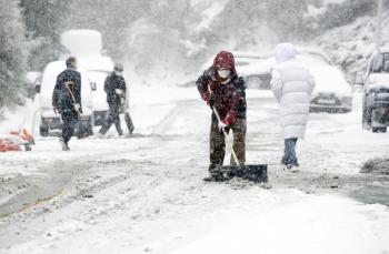 عاصفة ثلجية شديدة تضرب اليابان