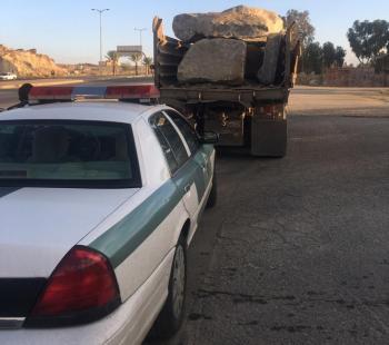ضبط سائق "شاحنة صخور" عرض حياة الآخرين للخطر في خميس مشيط