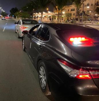 استجابة لتغريدة مواطن.. القبض على سائق مركبة عرض الآخرين للخطر 