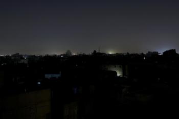 عودة الكهرباء في باكستان بعد انقطاع شامل