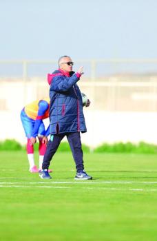 الشابي شيخ المدربين في دوري المحترفين!!