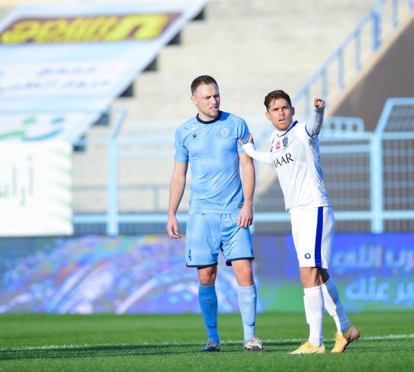 الثانية عشرةاهتزاز المتصدر ووصيفه